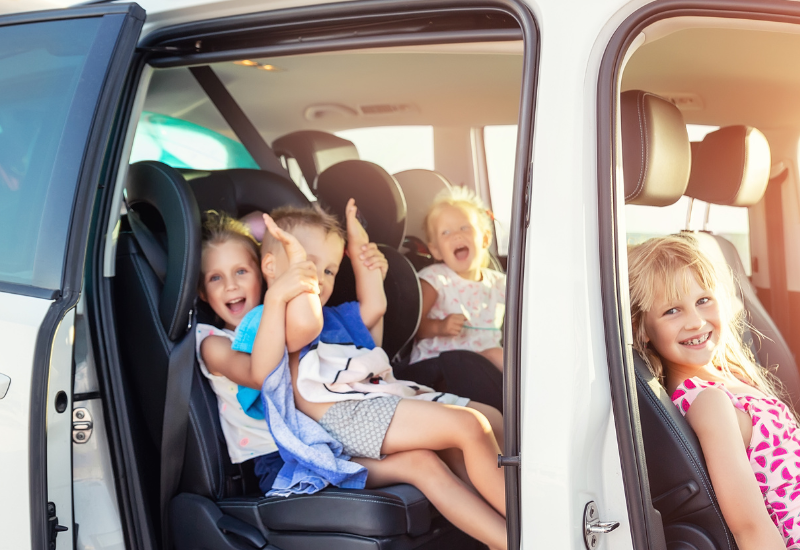 Familias Numerosas, en alerta ante la nueva Ley de Movilidad, pide que no se penalice a los coches grandes de uso familiar