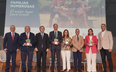 ASEAF, Paloma Blanc @7paresdekatiuskas, Conrado Giménez (F. Madrina) y El Corte Inglés, premiados por su apoyo a la familia